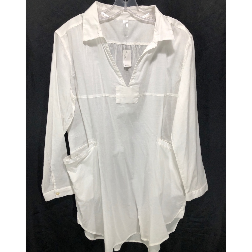 NWT.  Gap White Tunic. Size Small.